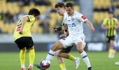 Louis Verstraete of Auckland FC controls the ball during the round four A-League Men match between Wellington Phoenix and Auckland FC at Sky Stadium, on November 08, 2025, in Wellington, New Zealand. (Photo by Hagen Hopkins/Getty Images)