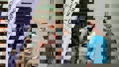 Mask-wearing on Queen St, Auckland CBD, as the Government announces a move back to red in the traffic light system due to the outbreak if the Omicron variant. (Photo / Alex Burton)