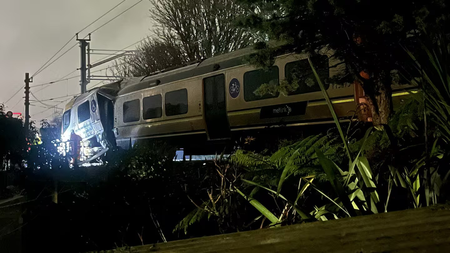 Investigators seek evidence 'which could disappear' after Wellington train derailment