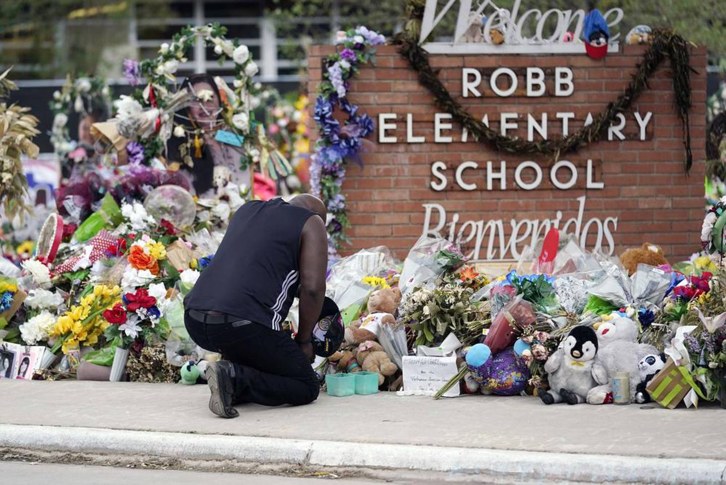Reggie Daniels pays his respects a memorial at Robb Elementary School on June 9, 2022. Photo / AP