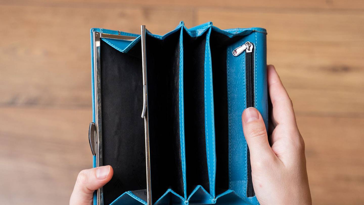 Kiwis frequently miss payments or were going into an unarranged overdraft. (Photo / File)