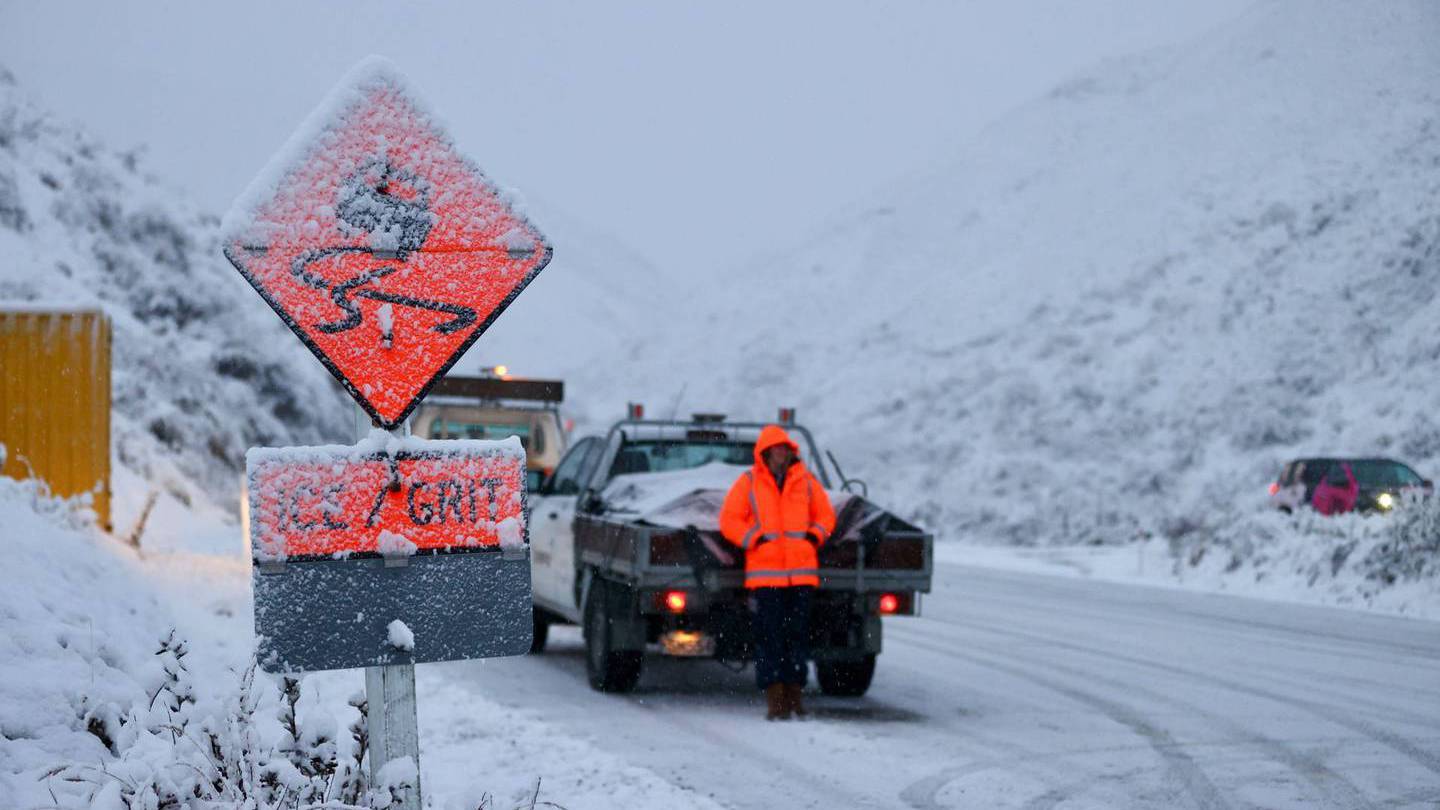 Forecasters say several metres of snow is possible areas above 800m in the South Island and Otago's Crown Range Rd may get covered. Photo / George Heard