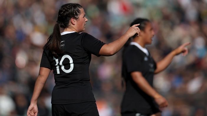Hannah King of the Black Ferns looks onduring the 2024 Pacific Four Series Round 4 & 2024 O'Reilly Cup 1st Test match between New Zealand Black Ferns and Australia Wallaroos at North Harbour Stadium on May 25, 2024 in Auckland, New Zealand. (Photo by Hannah Peters/Getty Images)