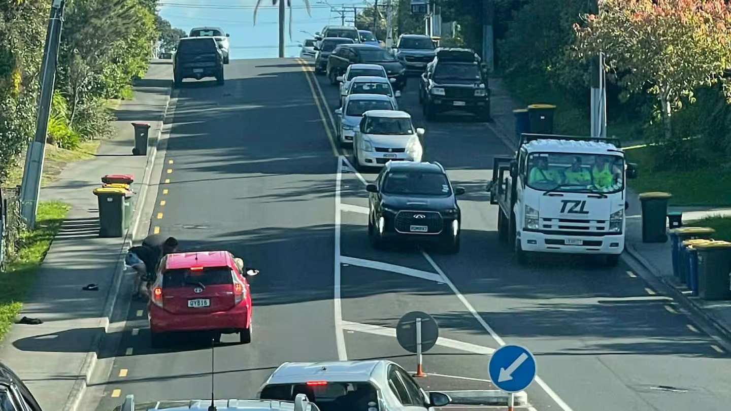 Police investigate attack on young trio walking along street after passing tradies allegedly hurl abuse