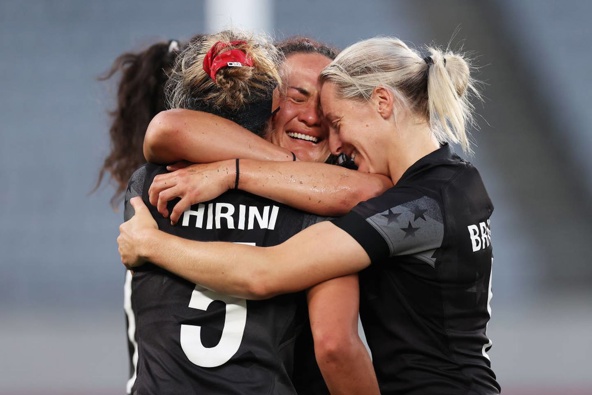 The Black Ferns Sevens celebrate after beating France to win gold. (Photo / Getty)