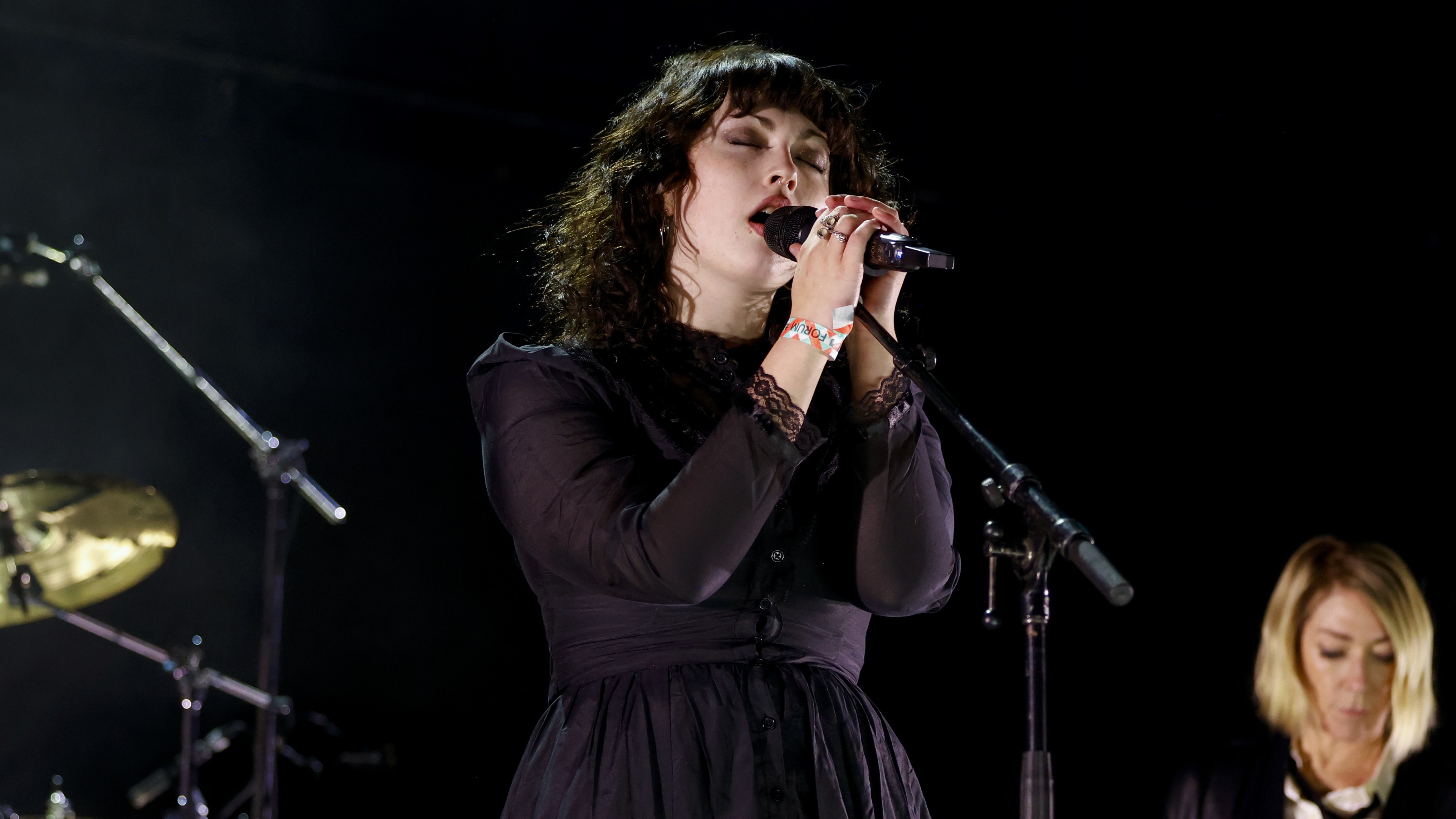"90s is all over it": Violet Grohl releases debut album 'Be Sweet To Me'