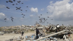 Humanitarian aid is airdropped to Palestinians over Gaza City, Gaza Strip. Photo / AP 