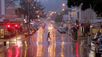 Parts of Auckland brace for downpours of up to 22mm per hour as cold front sets in 