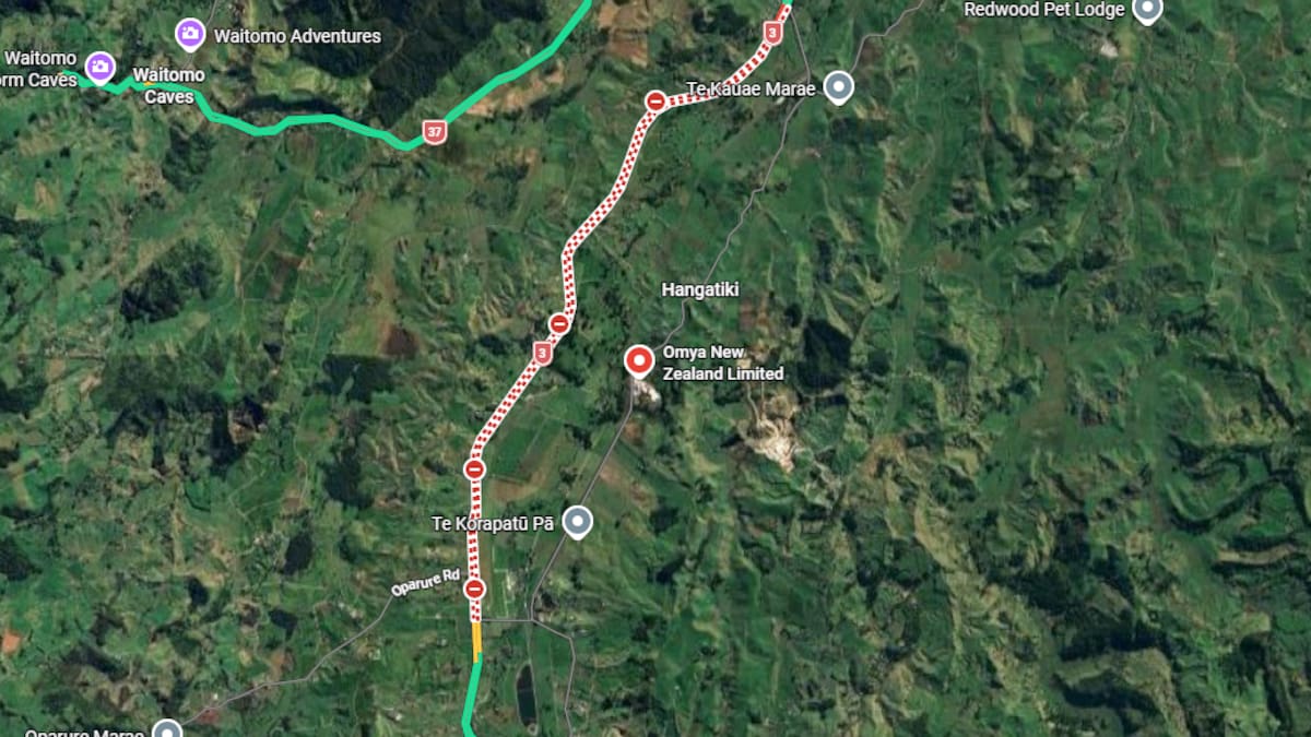 Road blocked: Two injured as crash closes SH3 in Waitomo