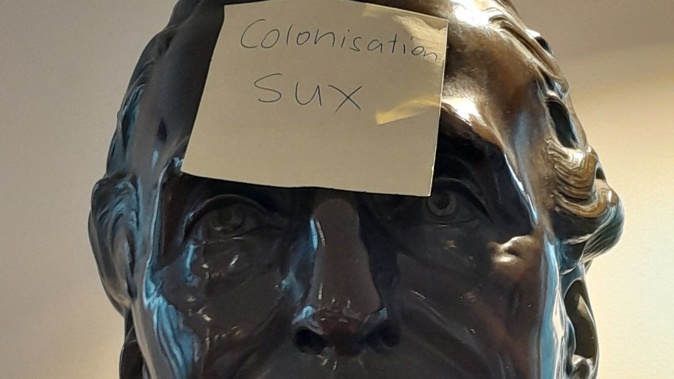 Wellington City councillor Rebecca Matthews decided to stick a post-it note on the Duke of Wellington's forehead saying 'colonisation sux'. Photo / Twitter
