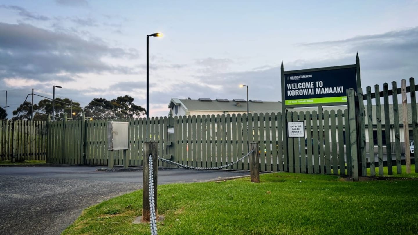 Youths climb onto Wiri youth justice centre roof, police on scene