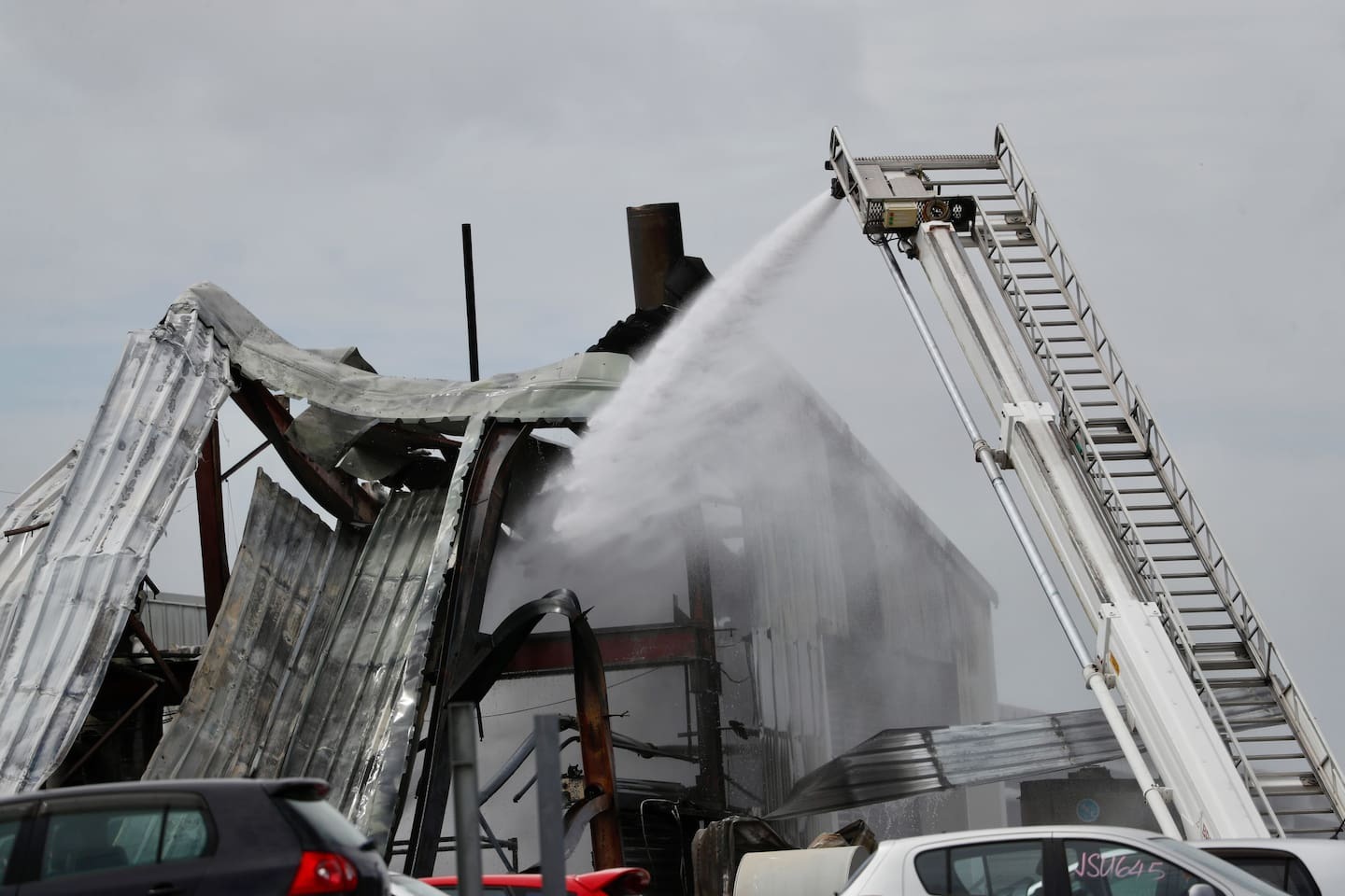 Fire rips through Auckland polystyrene factory, sending smoke across sky