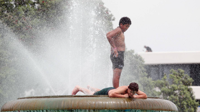 Aucklanders and others in northern regions may be in for an uncomfortably sticky summer, as Niwa confirms the arrival of La Niña climate system. (Photo / Doug Sherring)