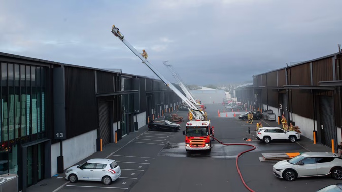 The breakdown happened hours before a major fire in west Auckland.