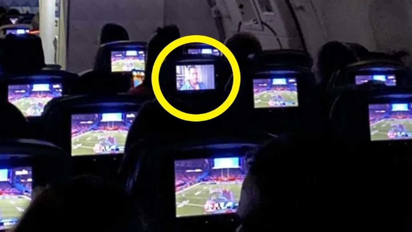 As seen on Twitter, a plane passenger’s choice of in-flight entertainment went viral.