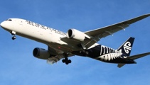 Air NZ flight to Rarotonga springs 'flat tyre', diverts back to Auckland 