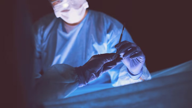 The man has cancer in his other lung but it cannot be operated on due to it being his only lung. Photo / 123RF