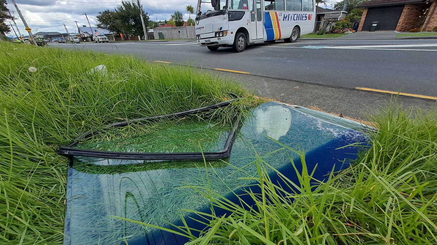 The crashed bus, and its windscreen, on Kamo Rd. Photo / Tania Whyte