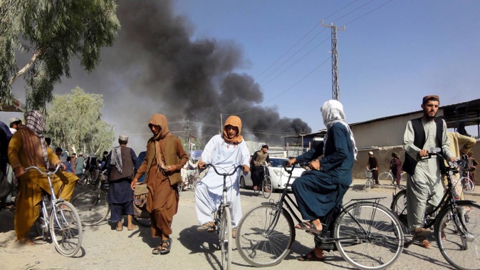 Smoke rises after fighting between the Taliban and Afghan security personnel, in Kandahar, southwest of Kabul, Afghanistan on August 12. (Photo / AP)