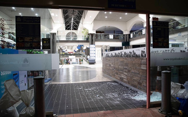 Fifth strike: Thieves target jewellery store in smash and grab at ...