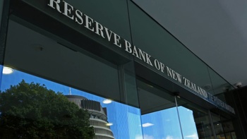 Reserve Bank Governor promises full review of their pandemic response 