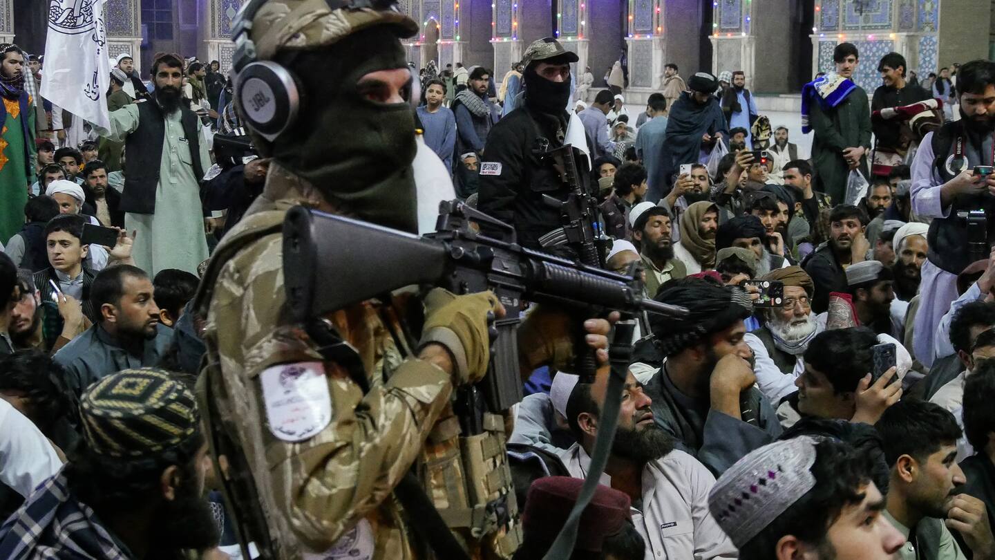 Blasts in Kabul as Afghan govt says it is responding to Pakistan attacks