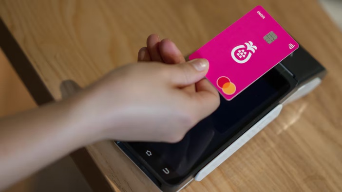 Tens of thousands of customers have signed up to be on the Sharesies Debit Mastercard waiting list, the trading platform says.
