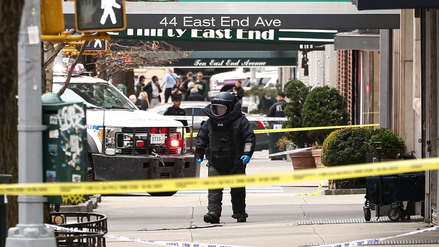 New York police find suspicious device near scene of explosives incident