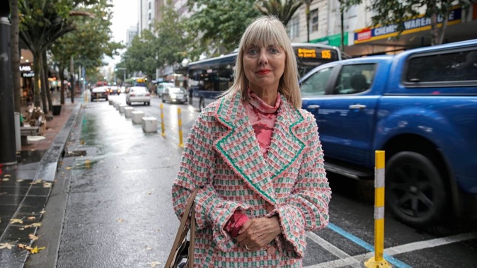 Heart of the City chief executive Viv Beck wants Auckland Council to lead by example by calling workers back to the office.