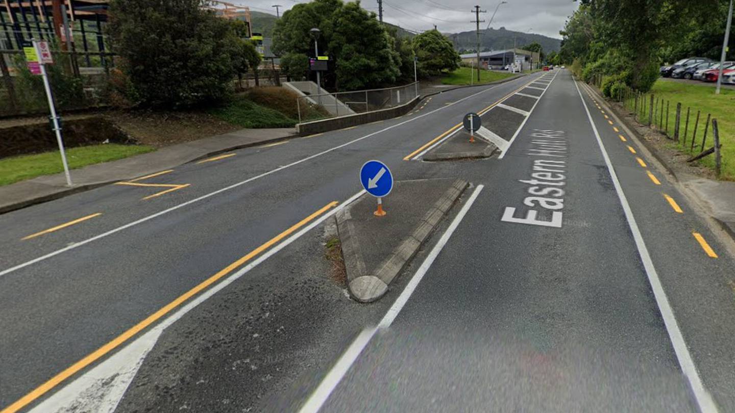 The crossing from the car park to the Pomare Station is in a 70km/h zone, with a pedestrian island in the middle of Eastern Hutt Road. Image / Google Maps
