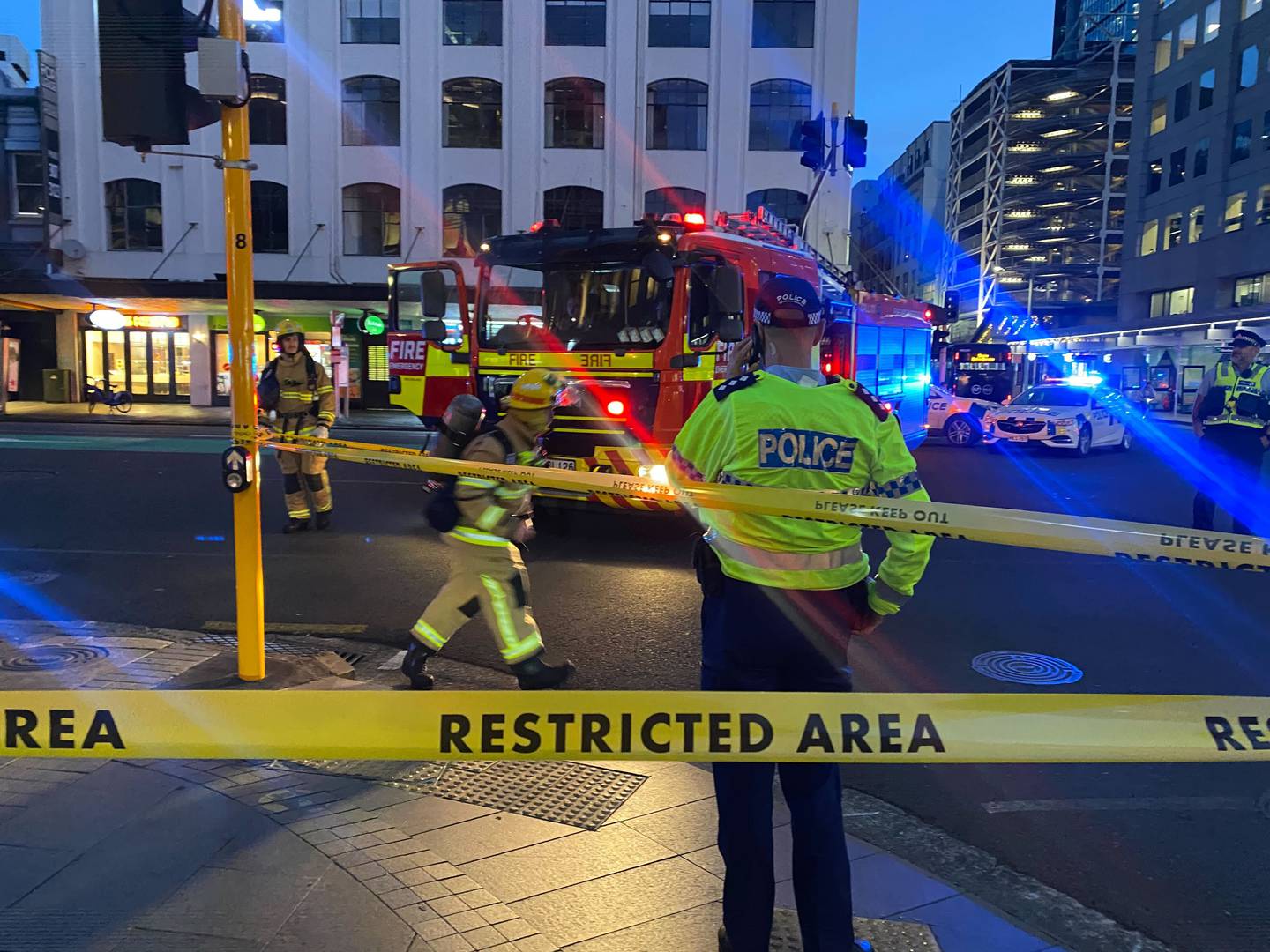 Emergency services responding to the gas leak in downtown Auckland. Photo / Raphael Franks