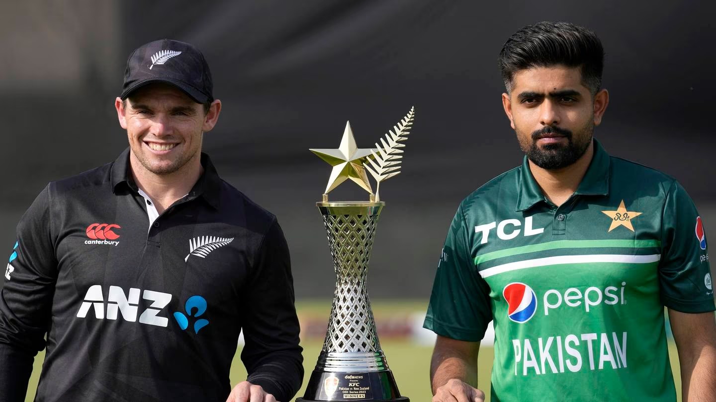 New Zealand's skipper Tom Latham, left, and his Pakistani counterpart Babar Azam with the trophy of one-day international cricket matches series. Photo / AP