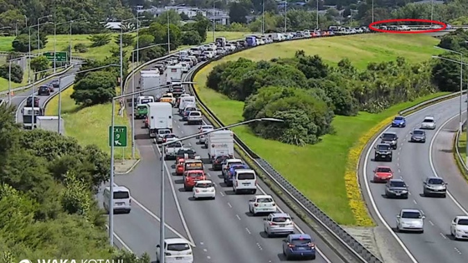 Cars queuing following the crash. Photo / NZTA