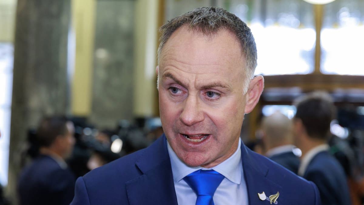 Unelected people to be banned from voting on council committees, Local Government Minister Simon Watts announces