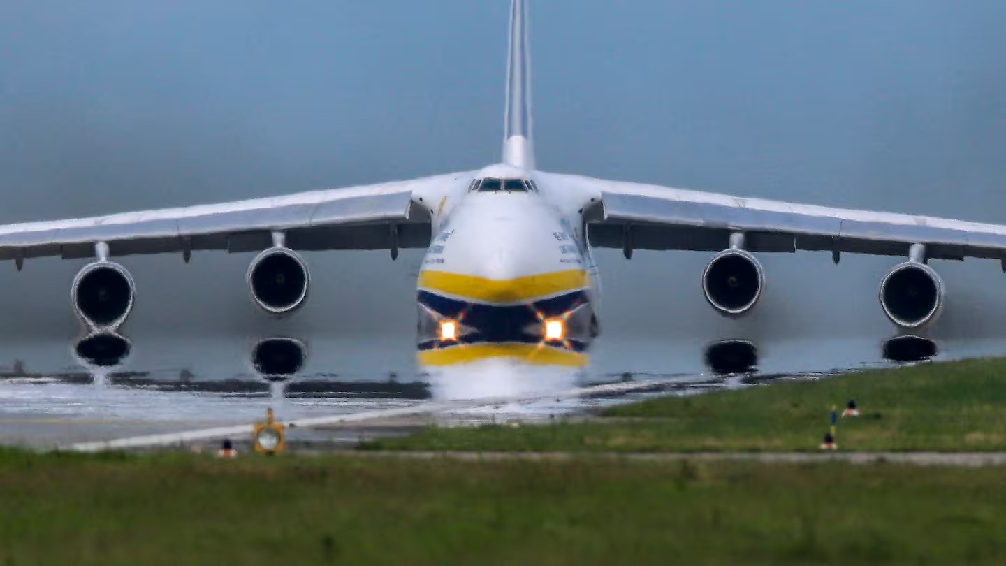 Antonov AN-124, world’s biggest aircraft, on way to New Zealand now