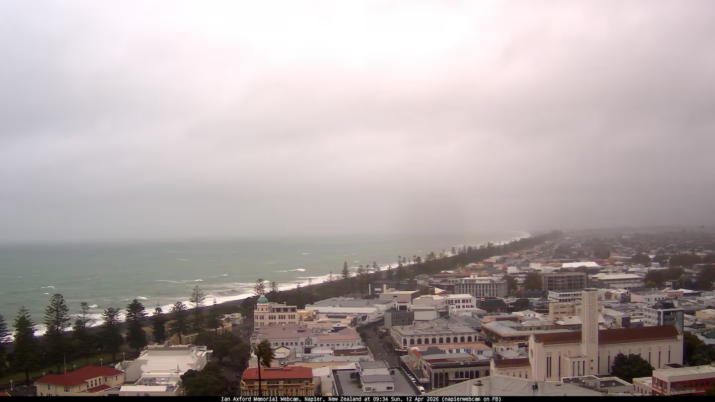 Hawke's Bay coastal communities brace for 1pm high tide as winds pick up