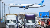 US faces more travel delays as shutdown continues