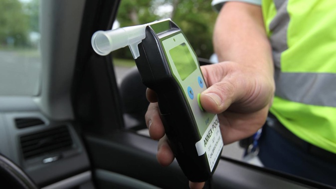 A driver has blown a breath alcohol test result of 1000 mcg. The alcohol limit for drivers aged 20 and over is 250mcg. Photo / NZME.