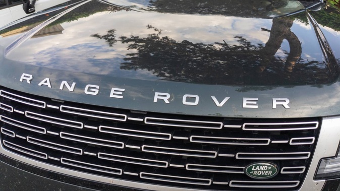 A tribunal has ordered a mechanic to pay a couple $30,000 after he allegedly traded their Range Rover for one that didn't belong to him. Photo / 123RF