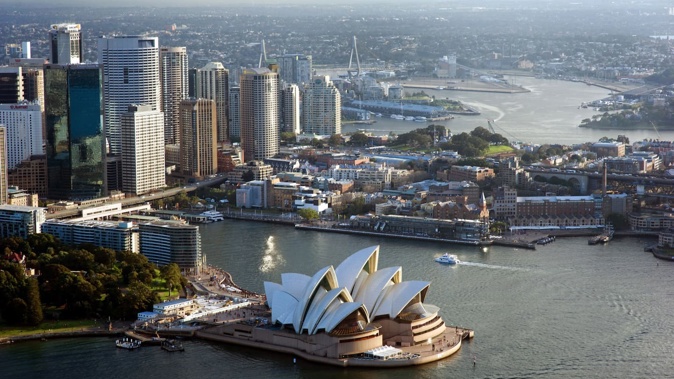 New figures from Stats NZ show a net migration loss of 27,000 people from New Zealand to Australia.