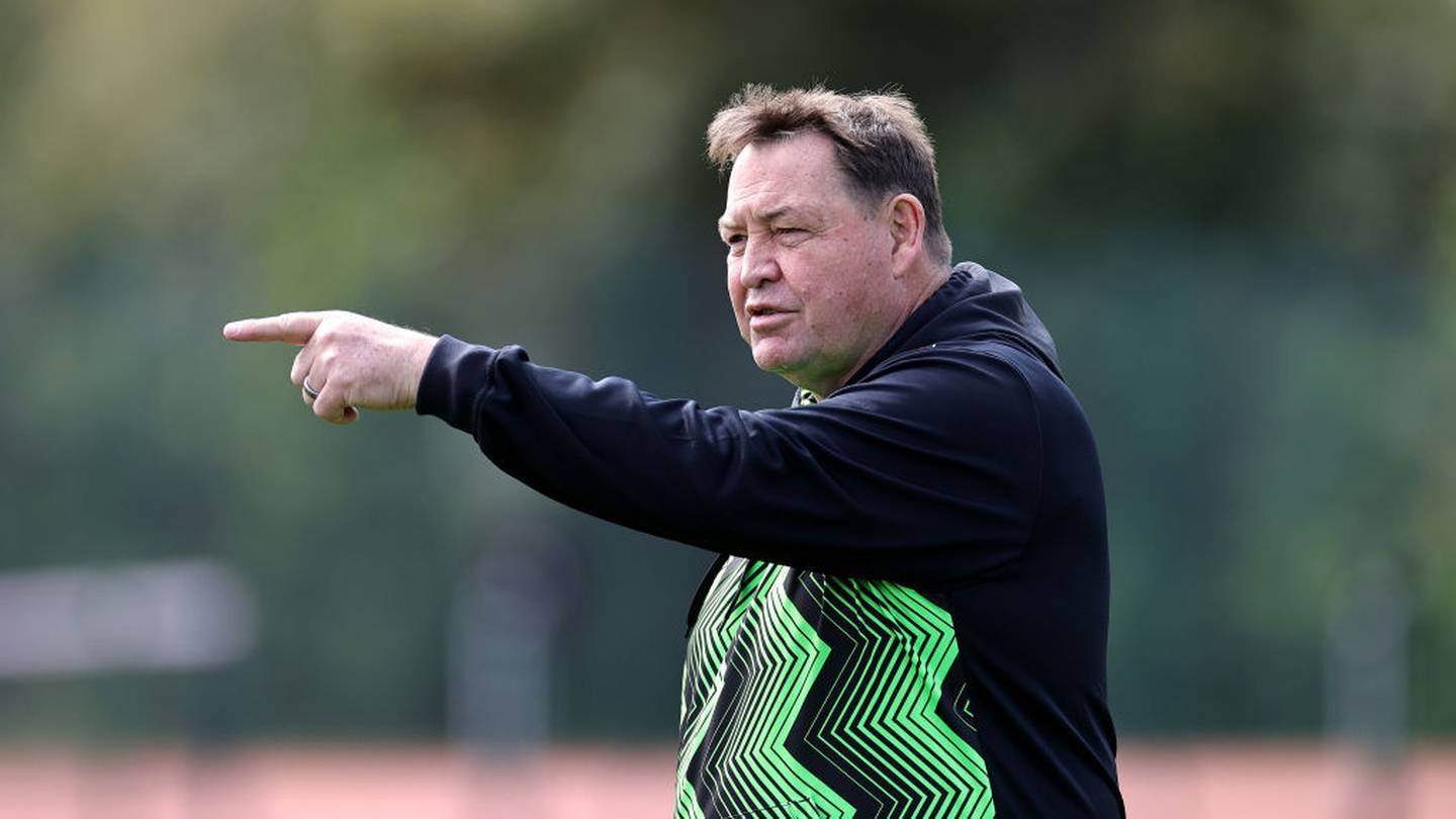 Steve Hansen, the World XV head coach, issues instructions during the World XV training session. Photo / Getty
