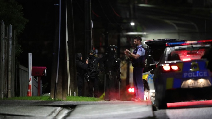Police at the scene of the Head Hunters Pad Raid in View Rd, Henderson. Photo / NZ Herald