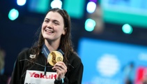 Erika Fairweather wins world title with victory in women’s 400m freestyle