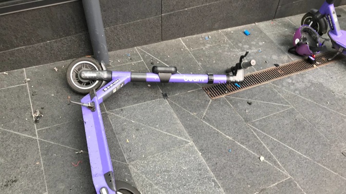 Smoke could be seen coming out of the faulty Beam electric scooter in Auckland's CBD this morning. (Photo / Supplied)