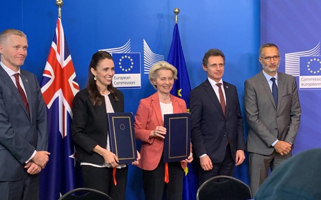 Prime Minister Jacinda Ardern and European Commission President Ursula von der Leyen signed a policing agreement ahead of announcing a trade agreement. Photo / Thomas Coughlan