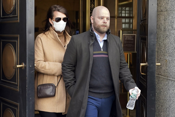 Juror No. 50, right, from the Ghislaine Maxwell trial, leaves federal court, in New York, Tuesday, March 8, 2022. (Photo / AP)
