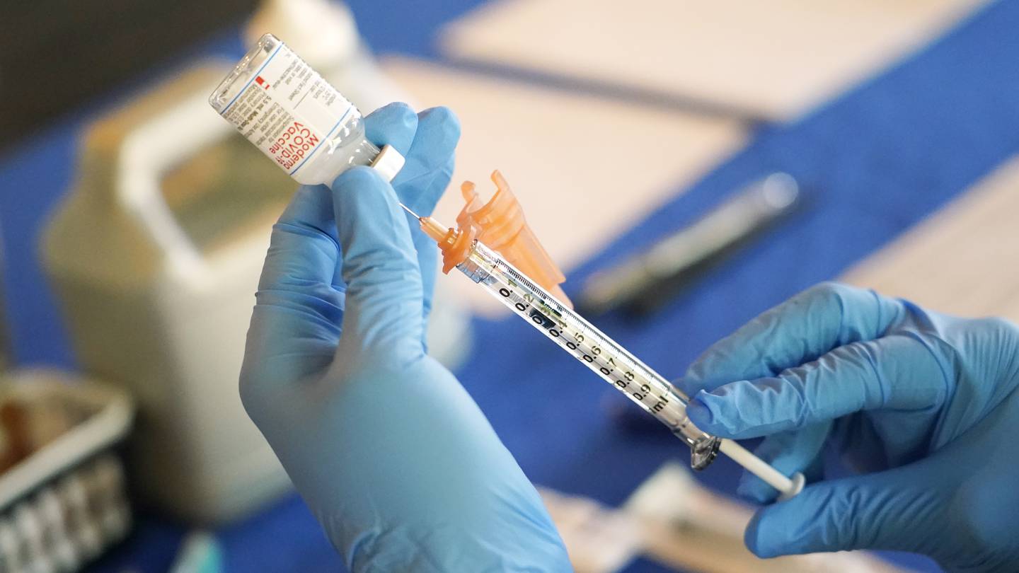 US health officials are proposing a simplified approach to Covid-19 vaccinations, which would allow most adults and children to get a once-a-year shot to protect against the mutating virus. Photo / AP