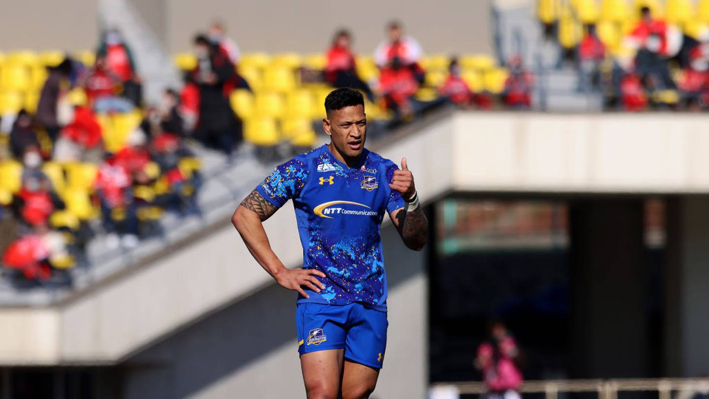 Israel Folau of Shining Arcs Tokyo Bay Urayasu gives a thumbs up during a game. (Photo / Getty)