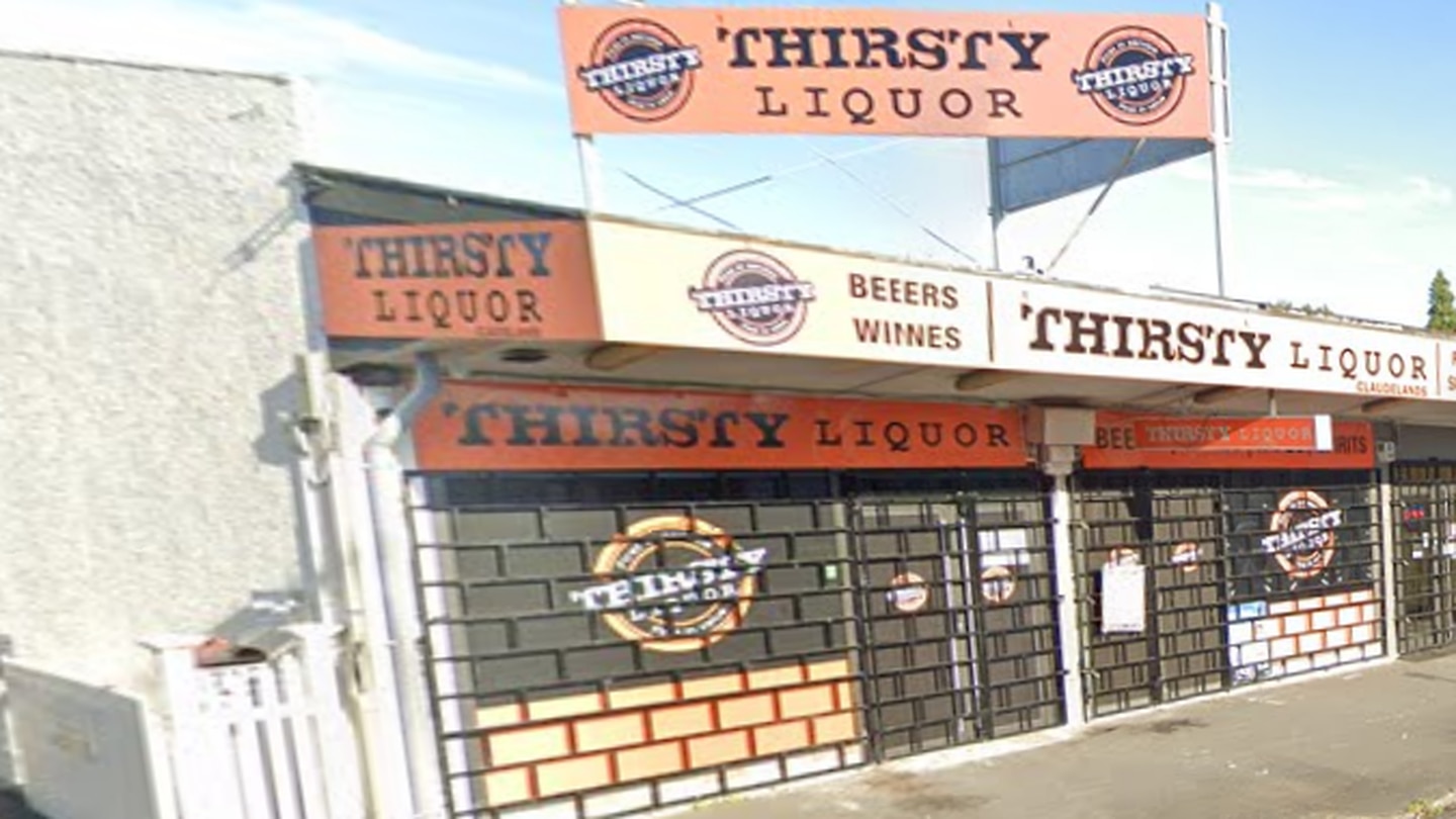 Tyrone Harrison pulled a knife on a shopworker at a Thirsty Liquor bottle store in Hamilton last year after being asked to pay for the bottles of booze he and his associate were stealing. Image / Google maps