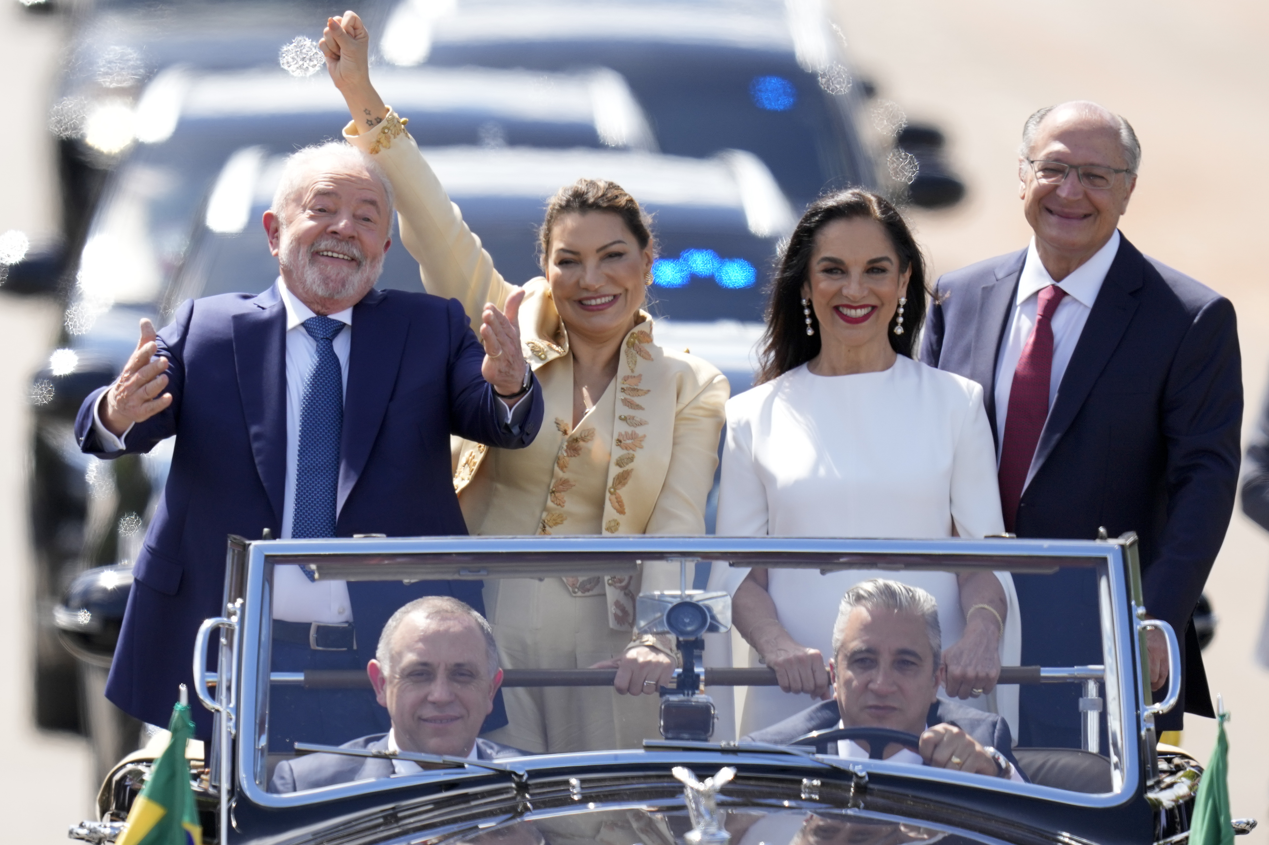 President-elect Luiz Inacio Lula da Silva, left, his wife Rosangela Silva, second from left, Vice President-elect Geraldo Alckmin, right, and his wife Maria Lucia Ribeiro, ride on an open car to Congress for their swearing-in ceremony, in Brasilia, Brazil, Sunday, Jan. 1, 2023. Photo / AP